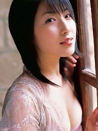 Sensual gravure idol beauty enchants with her perfect body