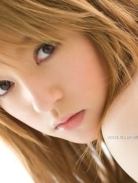 Brown-haired queen Ria Sakurai reveals her naked snatch