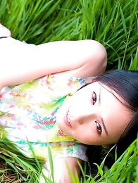 Sayuri Oyamada shows naked back when is going to sleep