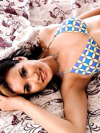 Famous Asian babe Maria Ozawa poses like a professional