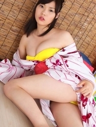 Airi Sakuragi raises geisha outfit to show her sexy legs