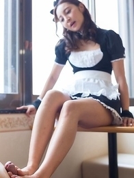 Kinky teen maid Hoshikawa Uika using her bare feet to give her employer a footjob