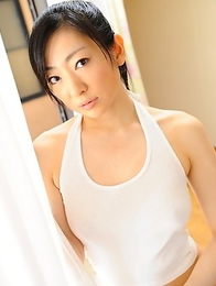 Hot Emiko Koike stretches for cam