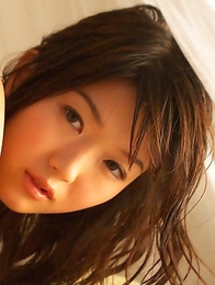 Noriko Kijima with sexy back in black lingerie is very hot