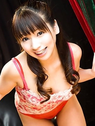 Hitomi Tsuji loves showing her boobs in public places
