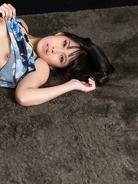 Leggy brunette Kotomi Shinosaki sucking on her finger while showing those legs