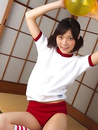 Cute Airi Sakuragi inspires us with teen body in innocent clothes