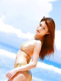 Saki Yamaguchi takes clothes off to feel sun of her skin