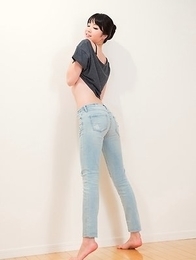 Hairy pussy bombshell Anna Matsuda gets fingered and covered in fresh cum