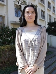 Junko Nishimura is an Asian lady presenting