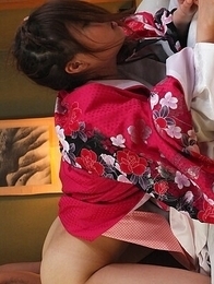 A great afternoon for the kimono lady Yui Shiina