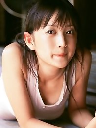 Cute gravure idol in lingerie allures with her big brown eyes