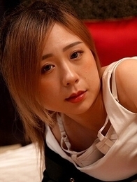 Lin Siyu and friend go for a ride to a hotel where they fuck