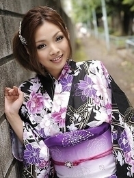 Miu Tamura takes kimono off and shows her fine boobs after a walk.